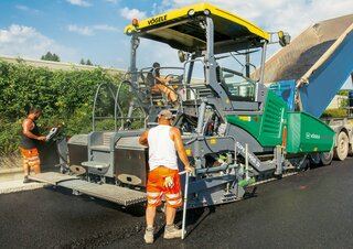 Asfaltni finišeri na gusjenicama Vögele Super 1900-3i