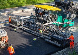 Asfaltni finišeri na gusjenicama Vögele Super 3000-3i