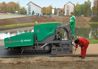 Asfaltni finišeri na gusjenicama Vögele Super 700i