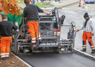 Asfaltni finišeri na gusjenicama Vögele Super 700i