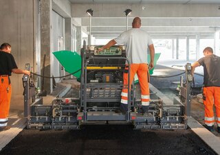 Asfaltni finišeri na gusjenicama Vögele Super 800i