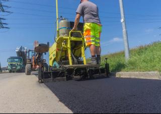 Asfaltni finišeri na kotačima Ammann AFW 150-2