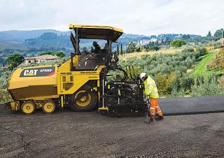 Asfaltni finišeri na kotačima Caterpillar AP500F