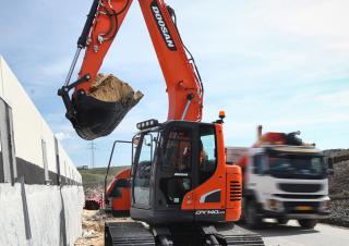 Bageri gusjeničari Doosan DX140LCR-3