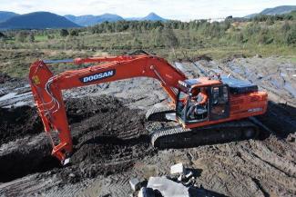 Električni rovokopač gusjeničar Doosan DX300NLC-3