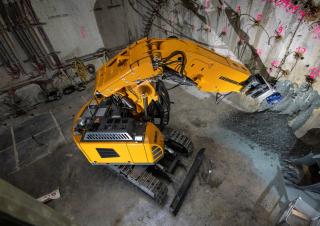 Bageri gusjeničari Liebherr R 950 Tunnel Litronic 