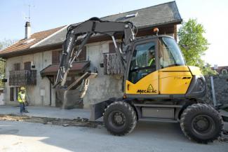 Bageri na kotačima Mecalac 714 MW e