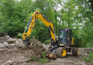Bageri na kotačima Yanmar B 95 2PB