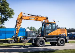 Bageri na kotačima Doosan DX160W-7