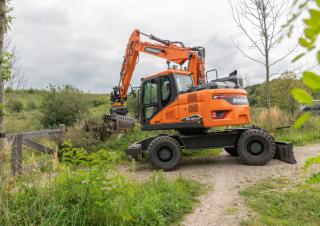 Bageri na kotačima Doosan DX165WR-7