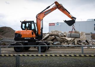 Bageri na kotačima Doosan DX57W-7