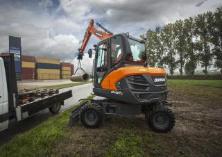Bageri na kotačima Doosan DX57W