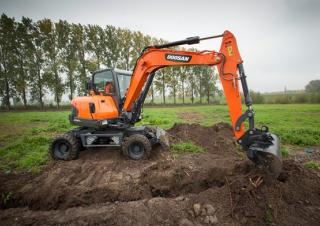 Bageri na kotačima Doosan DX57W