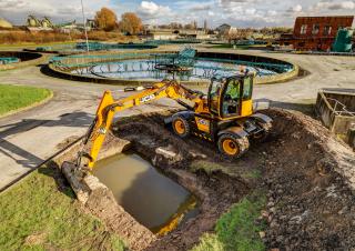 Bageri na kotačima JCB Hydradig 110W