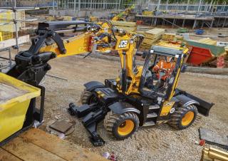 Bageri na kotačima JCB Hydradig 110W