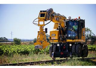 Bageri na kotačima Caterpillar M323F 
