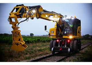 Bageri na kotačima Caterpillar M323F 