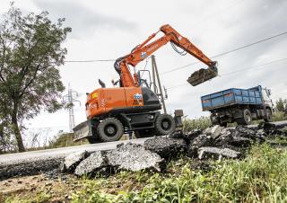 Bageri na kotačima Hitachi ZX 140 W 5