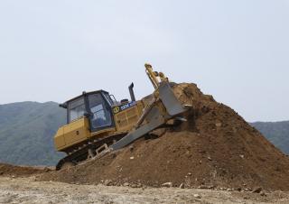Buldožeri SEM 822D