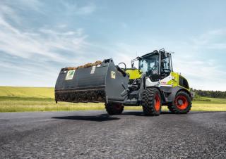 Dvorišni utovarivač Claas Torion 738 T Sinus