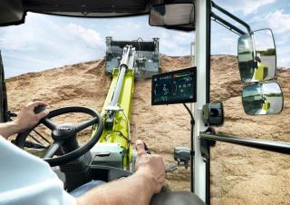 Dvorišni utovarivač Claas Torion 738 T Sinus