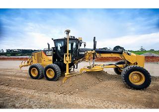 Grejderi Caterpillar 120M AWD
