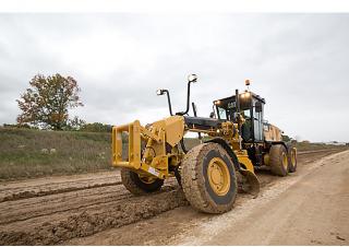 Grejderi Caterpillar 140 AWD