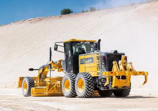 Grejderi Komatsu GD675-7E0