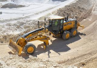 Grejderi Komatsu GD675-7E0