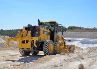 Grejderi Komatsu GD675-7E0
