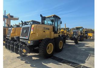 Grejderi XCMG GR180 