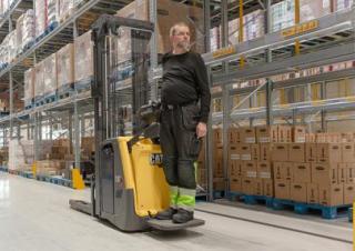 Paletni viličari Hodajući viličar Caterpillar NSF16N3S