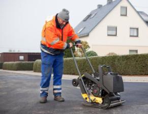 Kompaktori s vibracionim pločama Jednosmjerni vibracioni nabijači ploča Bomag BP 20/50
