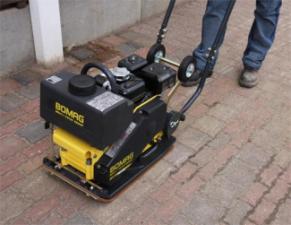 Kompaktori s vibracionim pločama Jednosmjerni vibracioni nabijači ploča Bomag BVP 10/36