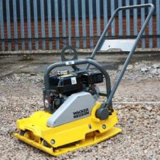 Kompaktori s vibracionim pločama Jednosmjerni vibracioni nabijači ploča Wacker Neuson WP1550A