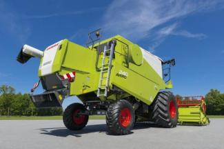 Kombajni Claas Avero 240