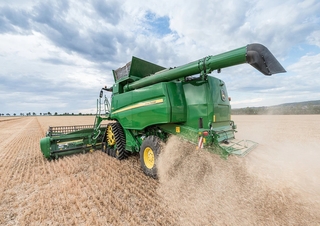 Kombajni John Deere T670 
