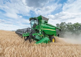 Kombajni John Deere T670 