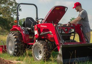 Vozila Kompaktni pomoćni traktori Mahindra 1626 HST