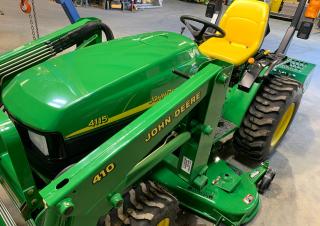 Vozila Kompaktni pomoćni traktori John Deere 4115