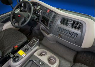 Kamioni Krute šasije Peterbilt 220 PACCAR PX-7