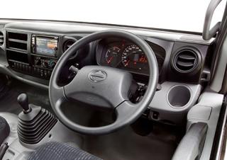 Kamioni Krute šasije Hino 300 614 SWB 4x2