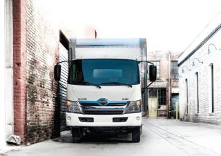 Kamioni Krute šasije Hino 300 614 SWB 4x2