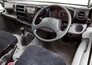 Kamioni Krute šasije Hino 300 714 LWB Crew Cab 4x2
