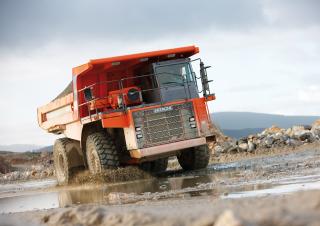 Kruti kiperi kamioni Hitachi EH 1100-3