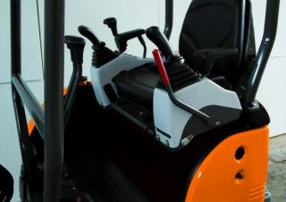 Mini bageri Kato 17VX3