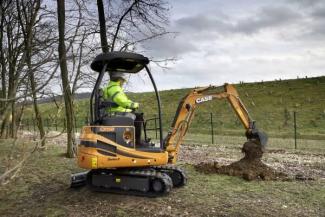 Električni rovokopač gusjeničar Case CX15B S-2