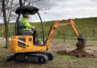 Električni rovokopač gusjeničar Case CX15B S-2