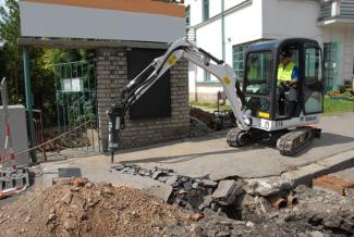 Mini bageri Bobcat E 16