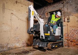 Mini bageri Bobcat E08